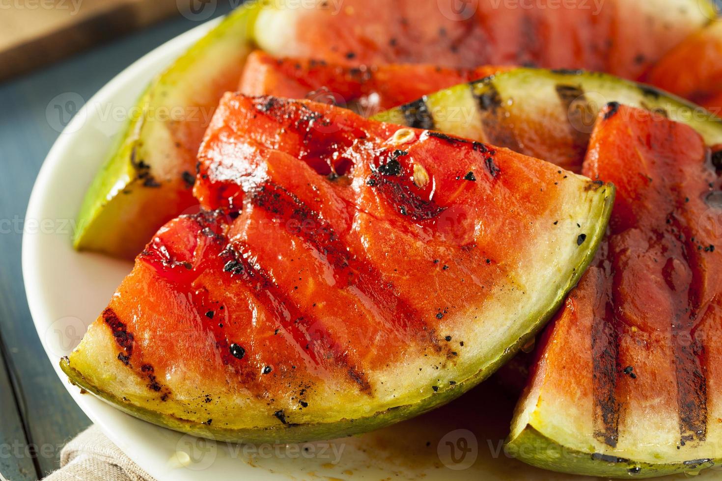 mogen hälsosam organisk grillad vattenmelon foto