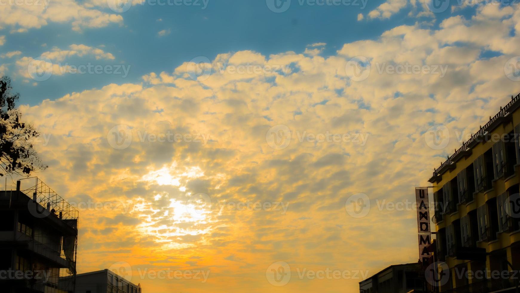 himmel bakgrund med molnet. naturen abstrakt foto