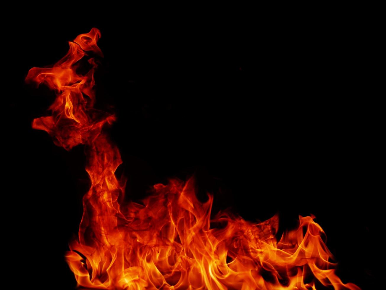 flamma kött som brinner från en ugn eller från matlagning. farlig känsla abstrakt svart bakgrund .suitable för banderoller eller reklam foto