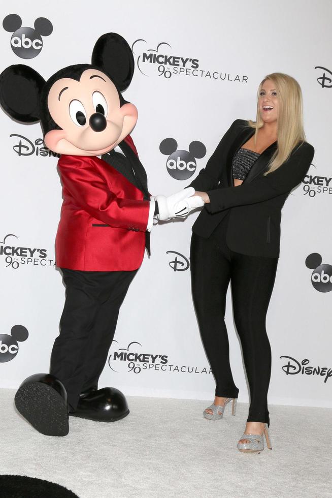 los angeles 6 oktober - mickey mouse, meghan tränare vid mickeys 90:e spektakulära inspelning vid shrine auditorium den 6 oktober 2018 i los angeles, ca foto