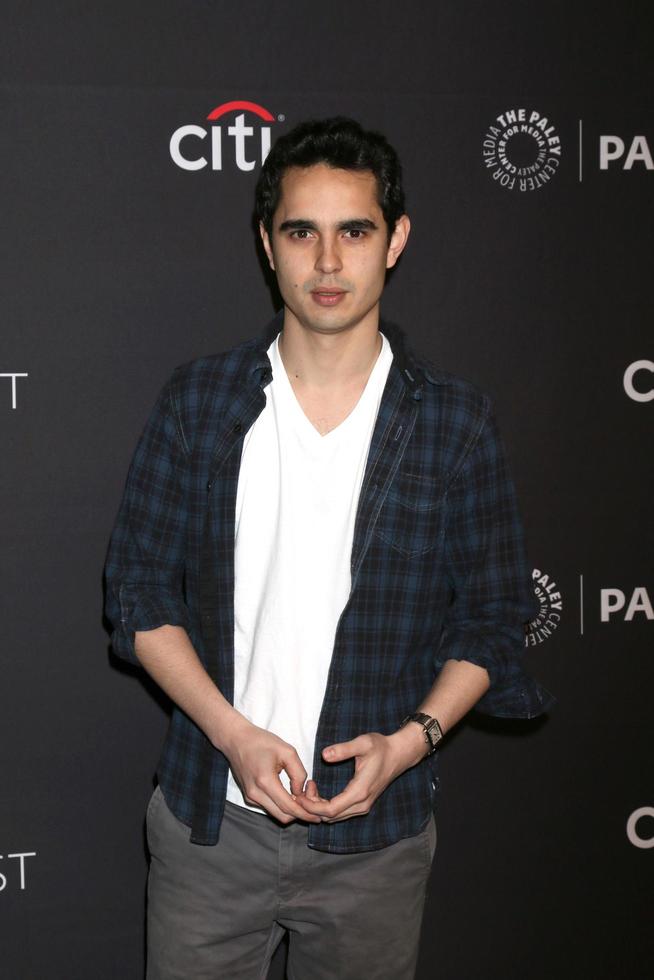 los angeles 18 mars - max minghella på 2018 års paleyfest los angeles the handmaid s tale på Dolby Theatre den 18 mars 2018 i los angeles, ca foto