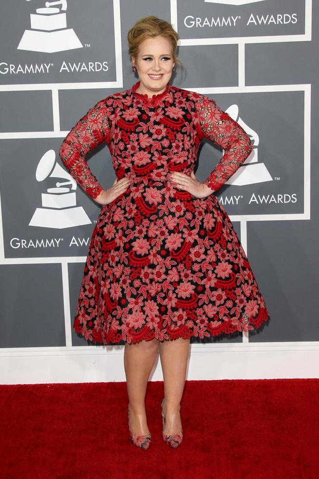 los angeles 10 februari - adele anländer till den 55:e årliga Grammy Awards på Staples Center den 10 februari 2013 i los angeles, ca. foto