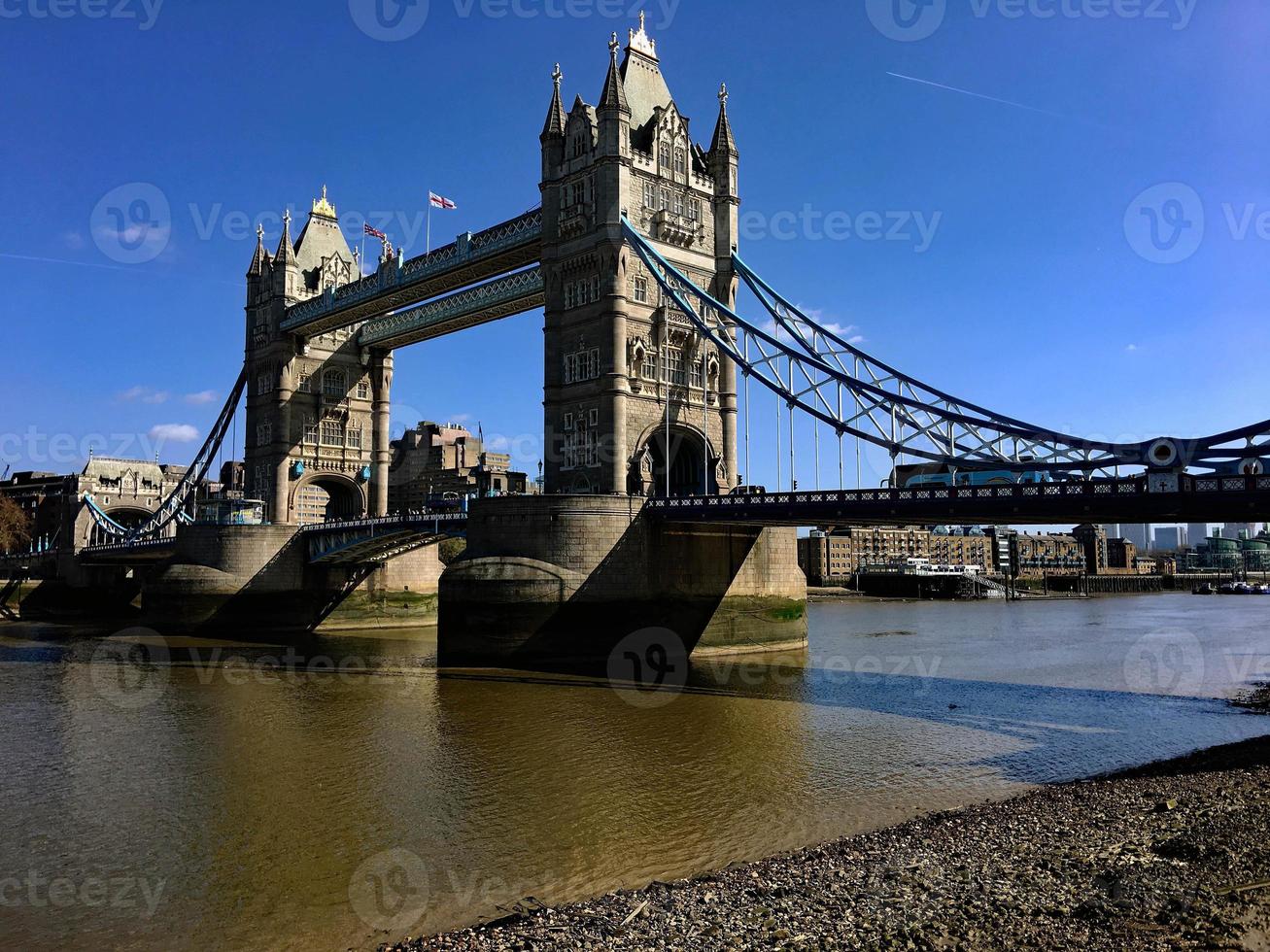 utsikt över tower bridge i london foto