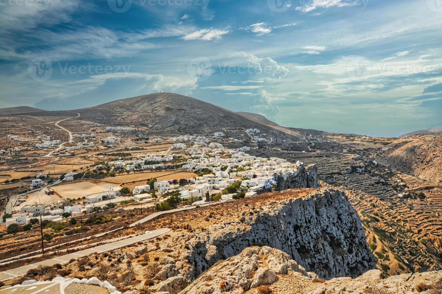 panoramautsikt chora by i folegandros foto