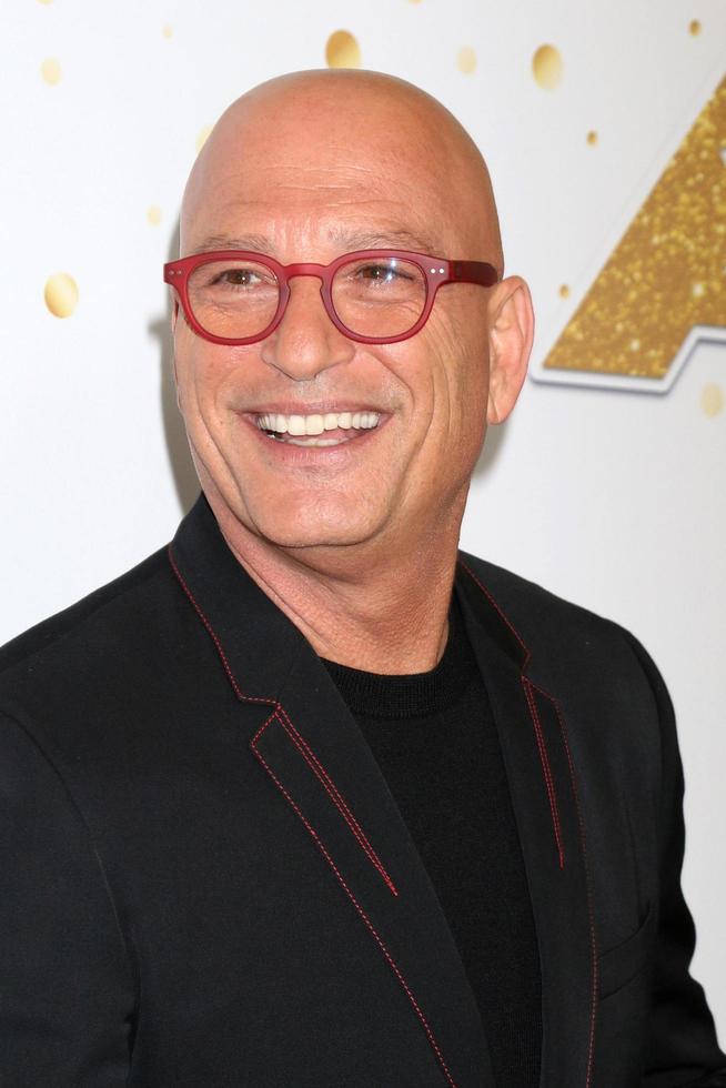 los angeles - 28 aug howie mandel at the americas got talent live show röda mattan på Dolby Theatre den 28 augusti 2018 i los angeles, ca foto