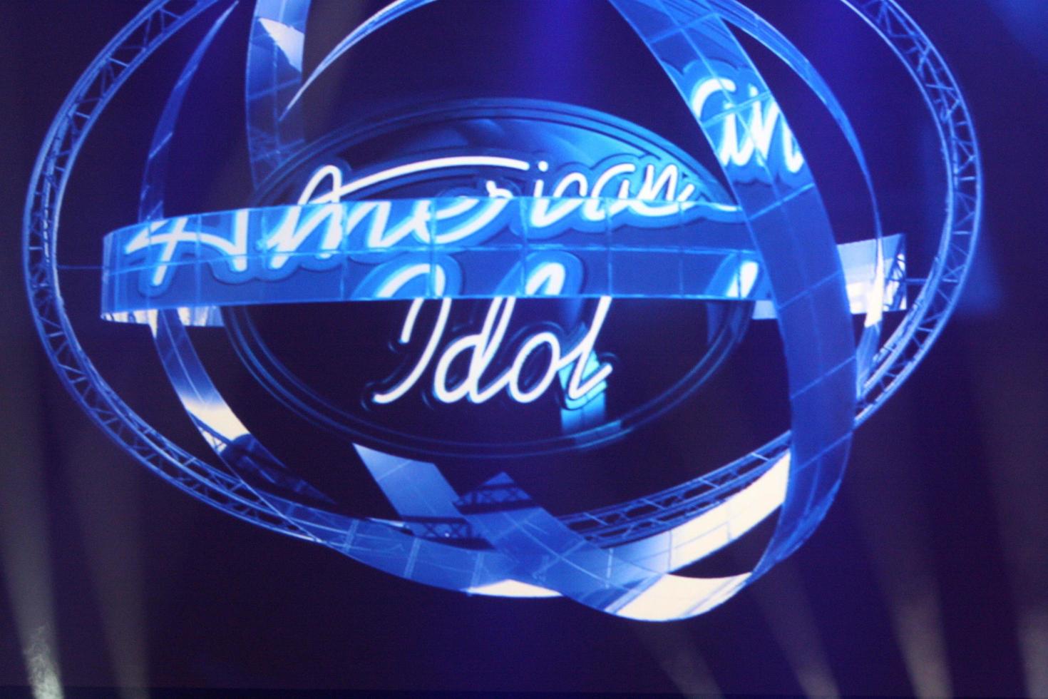 los angeles 22 sep - american idol logotyp på american idol säsong 10 domare tillkännagivande på forumet den 22 september 2010 i ingelwood, ca foto