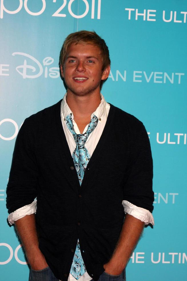 los angeles, 19 augusti - chris brochu på d23 expo 2011 på Anaheim Convention Center den 19 augusti 2011 i Anaheim, ca. foto