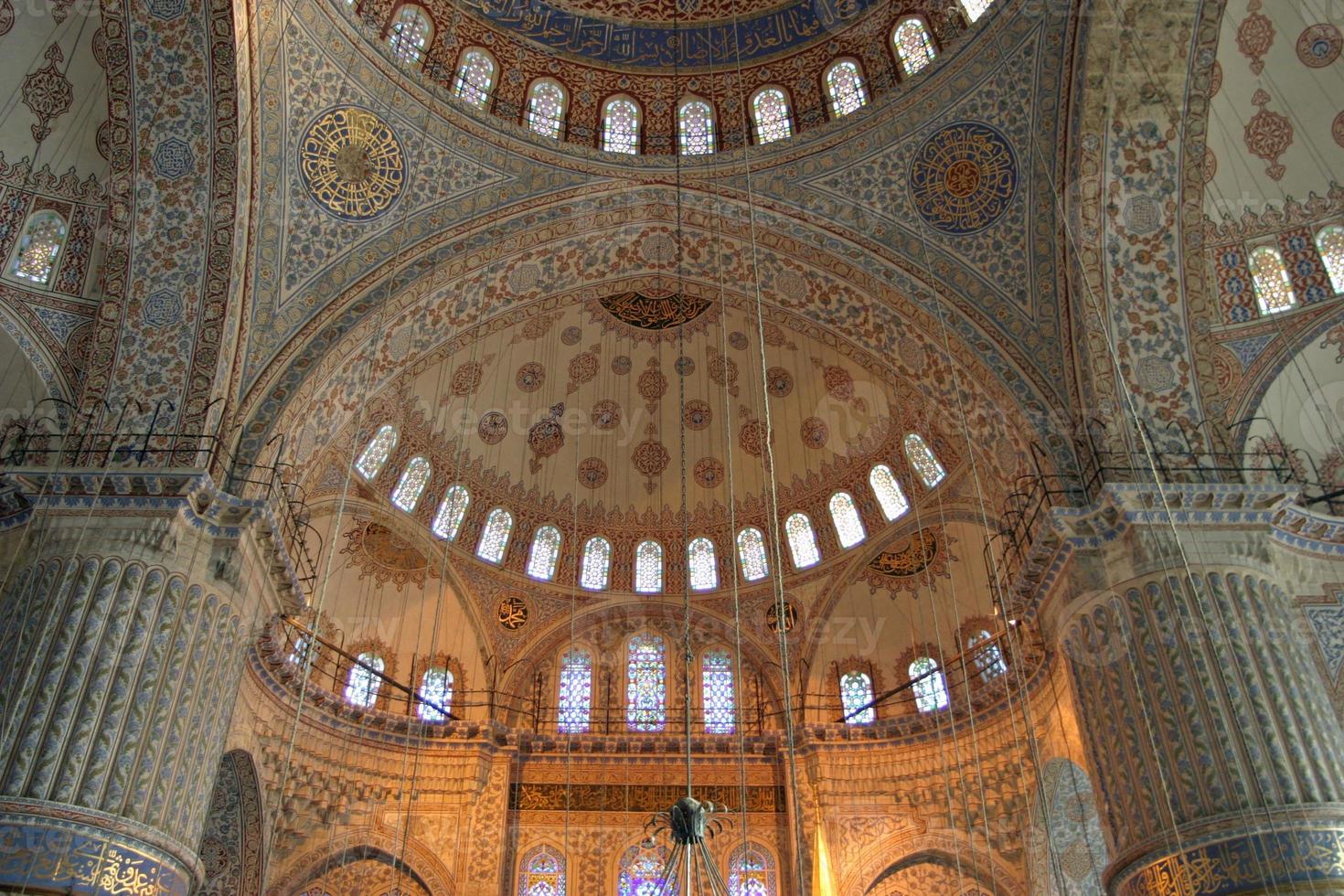 inre utsikt över blå moskén i istanbul, Turkiet foto