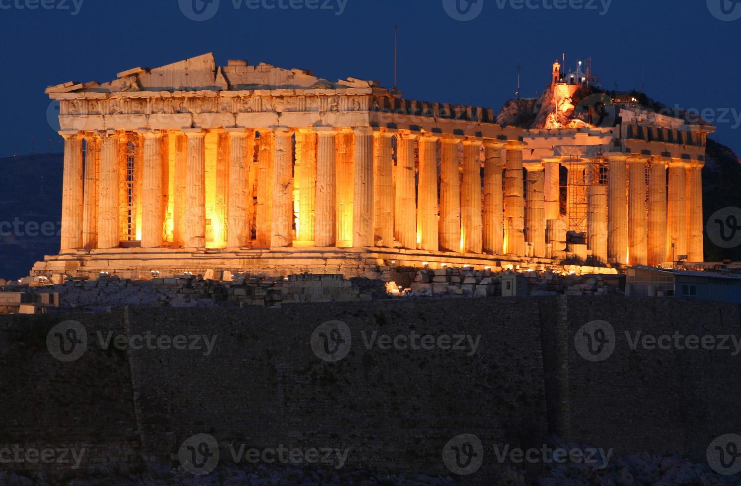 athens akropolis parthenon på natten foto