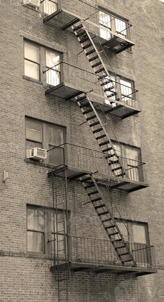 new york city lägenhet trappa svart och vit foto
