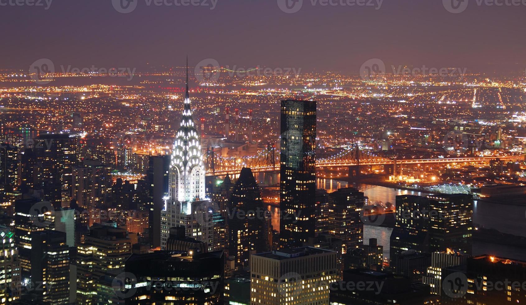 new york city manhattan chrysler building på natten foto