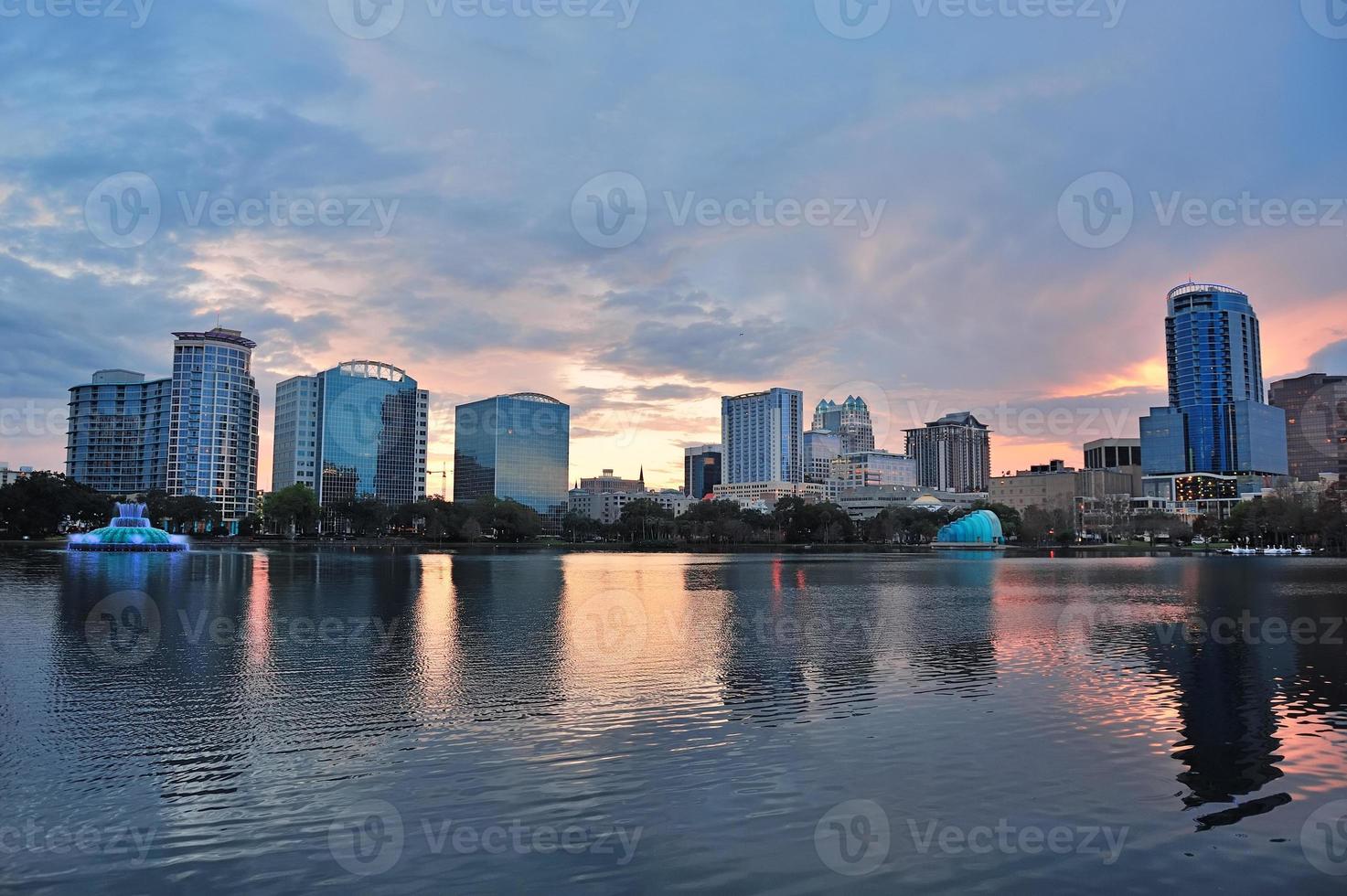 Orlando solnedgång över sjön eola foto