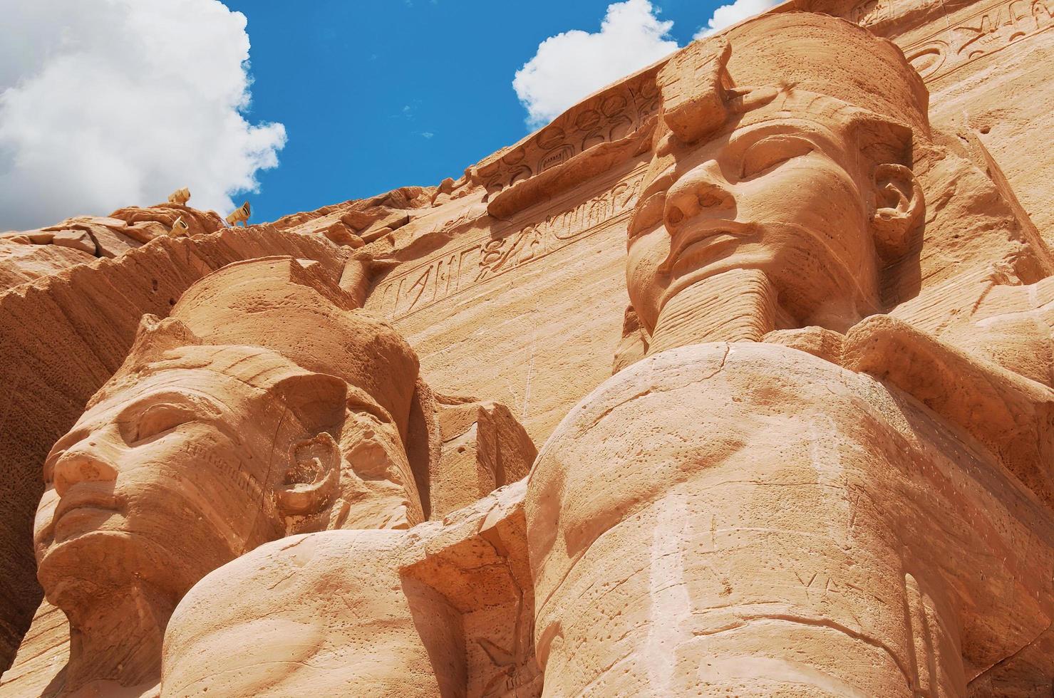 antika statyer vid templet Abu Simbel. egypten foto