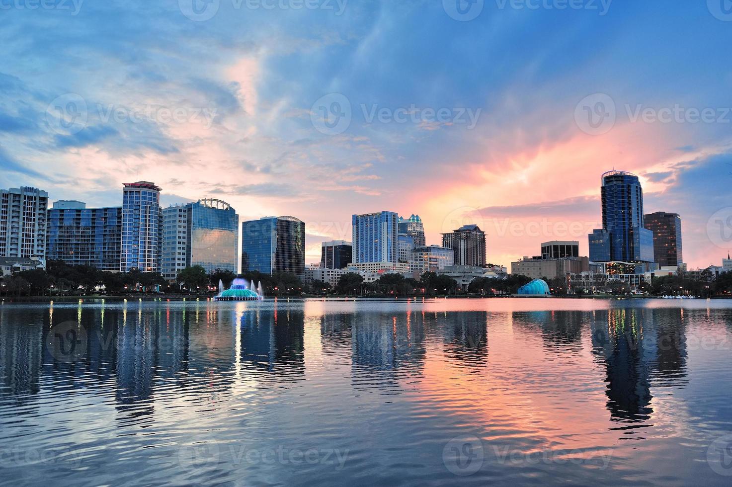 Orlando solnedgång över sjön eola foto