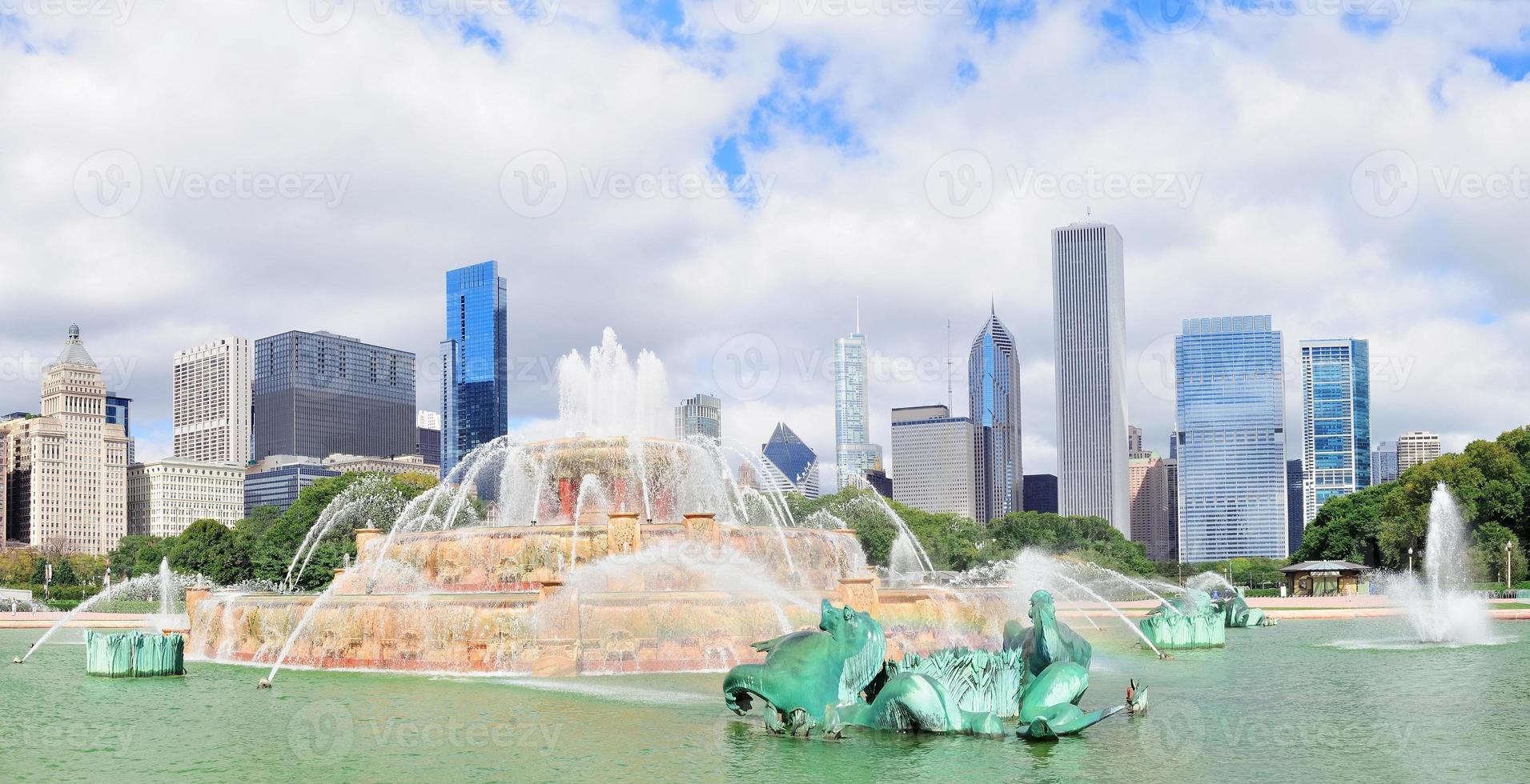 chicago skyline med buckingham fontän foto