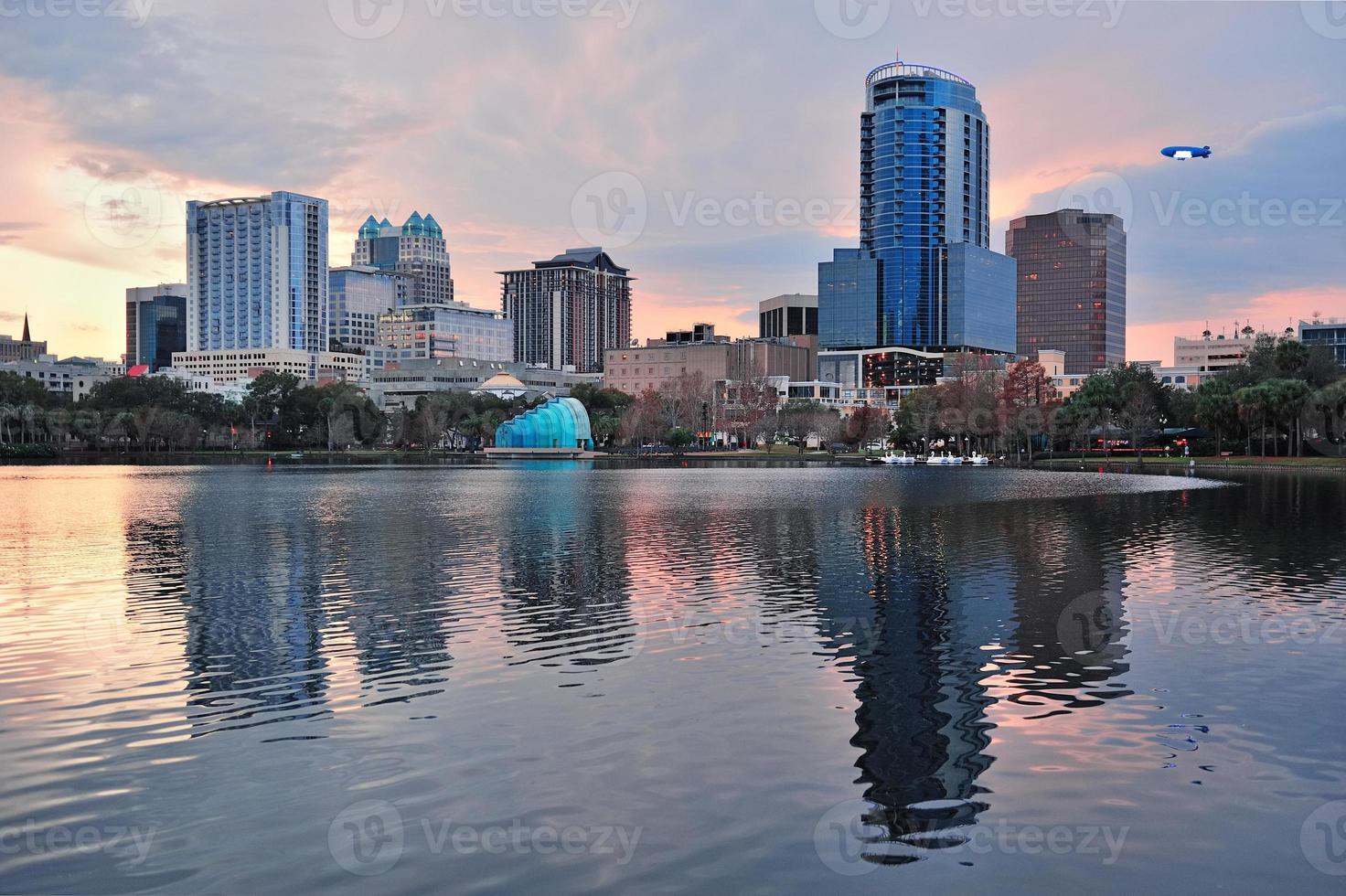 Orlando solnedgång över sjön eola foto