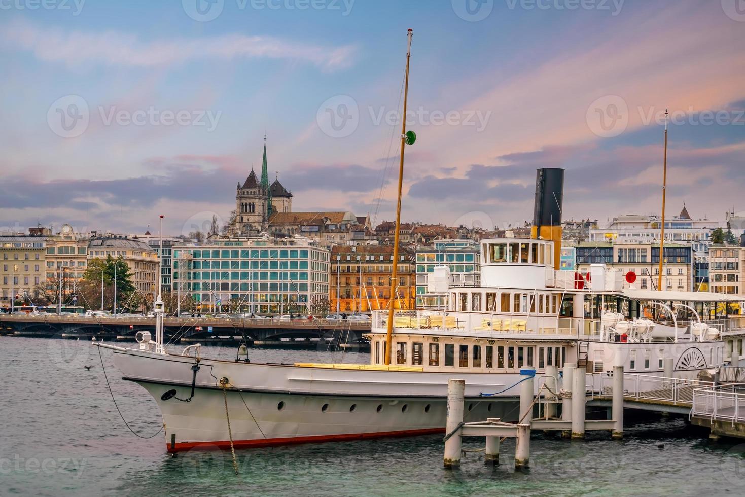 stadssilhuett av Genève med Genèvesjön, stadsbilden i Schweiz foto