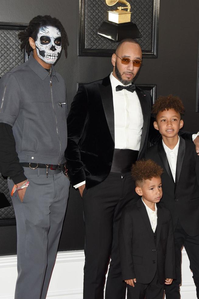 los angeles jan 26 - prins nasir dean, swizz beatz, genesis ali dean, egypten daoud dean vid 2020 Grammy Awards ankomster till Staples Center den 26 januari 2020 i los angeles, ca. foto