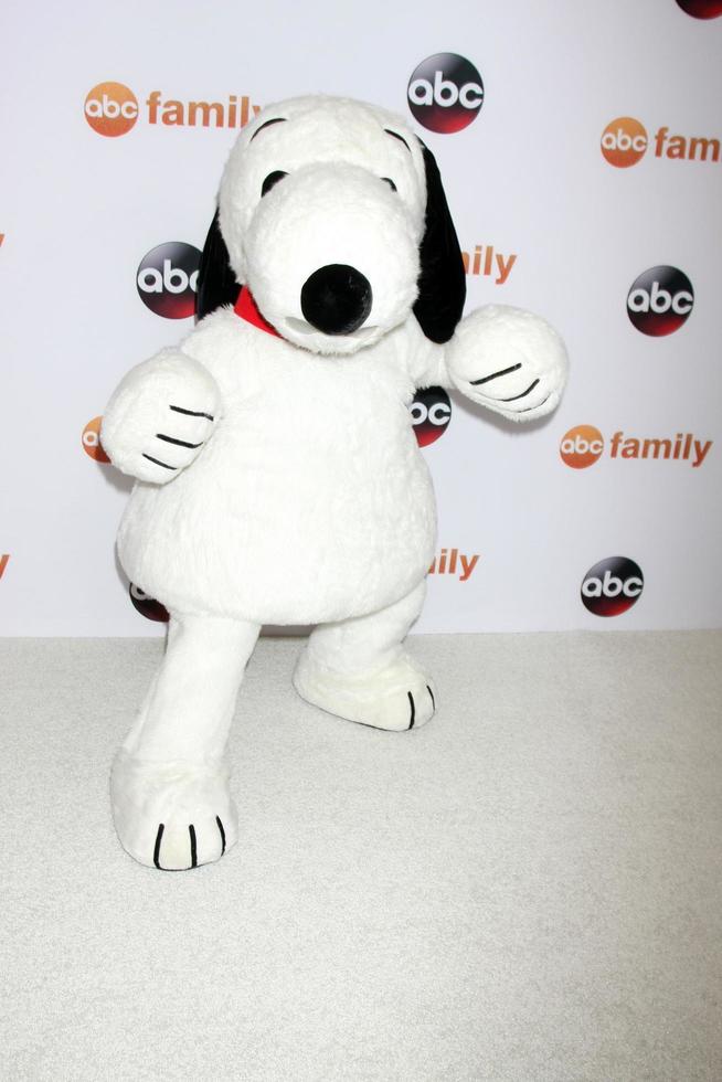 los angeles 4 aug - snoopy på abc tca sommarpressturné 2015 fest på beverly hilton hotel den 4 augusti 2015 i beverly hills, ca foto