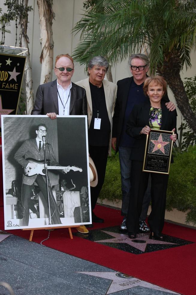 los angeles, 7 sep - peter asher, phil everly, gary busey, maria elena holly på buddy holly walk of fame-ceremonin på hollywood walk of fame den 7 september 2011 i los angeles, ca. foto