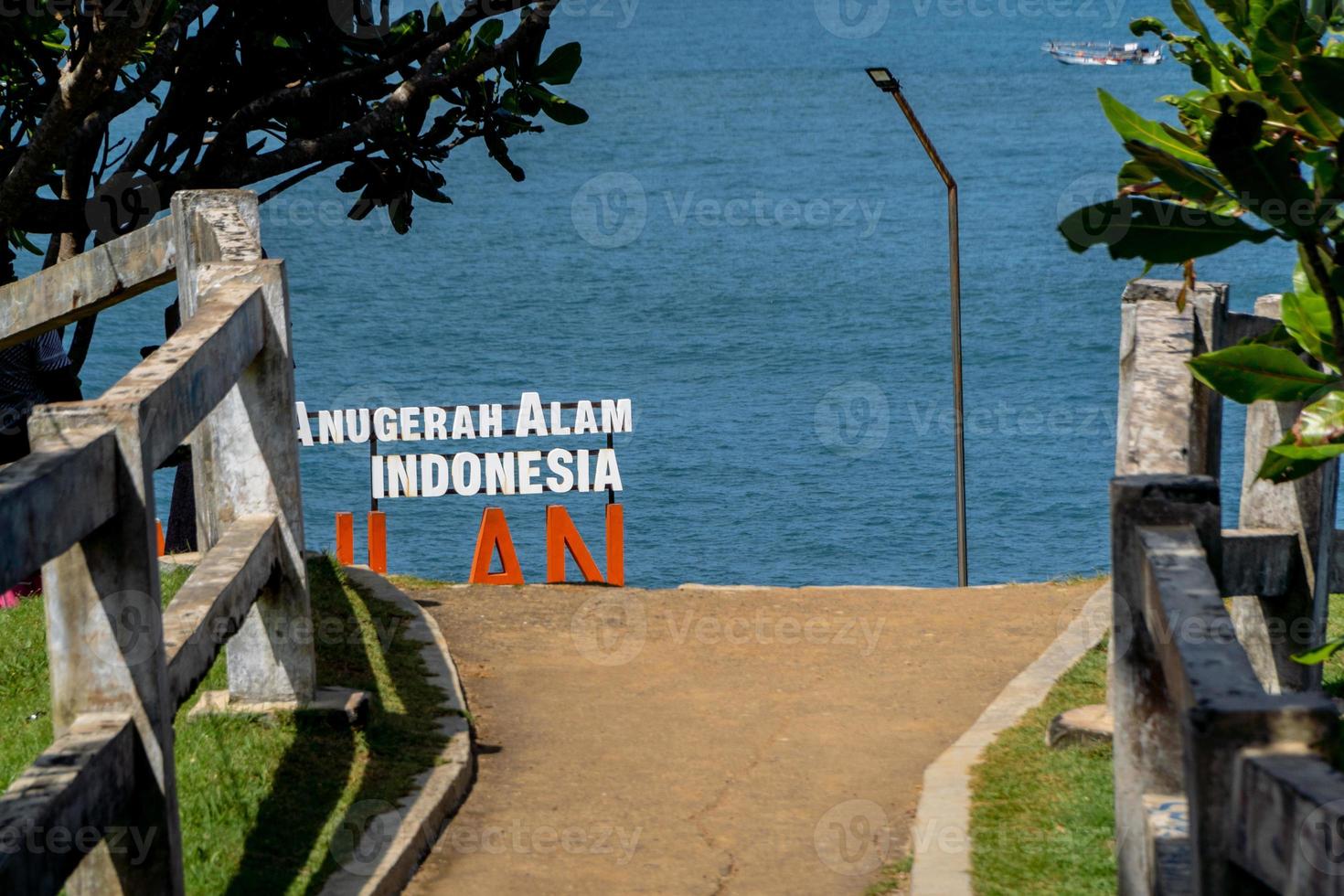 naturlandskap i karang tawulan beach turistområde, tasikmalaya Indonesien foto