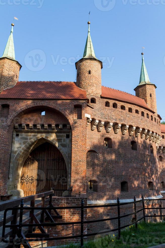 en port till krakow - den bäst bevarade barbicanen i Europa, Polen foto