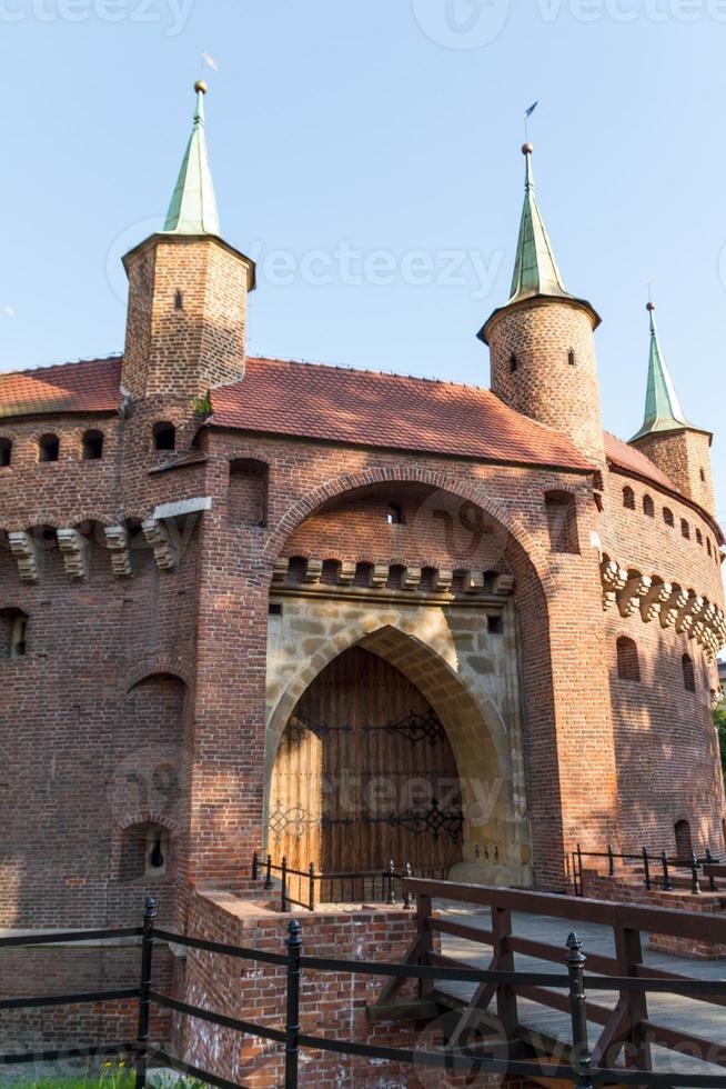 en port till krakow - den bäst bevarade barbicanen i Europa, Polen foto