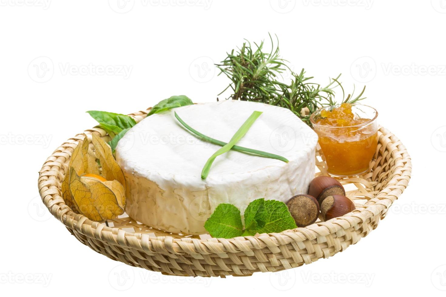 camembert med örter, nötter och honung foto