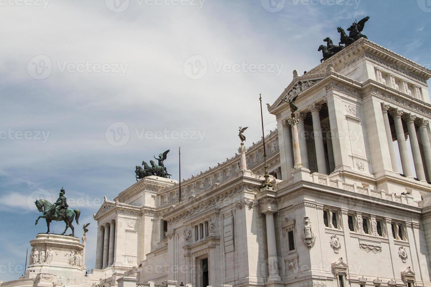 ryttarmonument till Victor emmanuel ii nära vittoriano på dagen i Rom, Italien foto