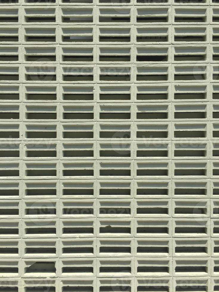 framifrån av en serie ljusgröna ventilationsblock i betong foto