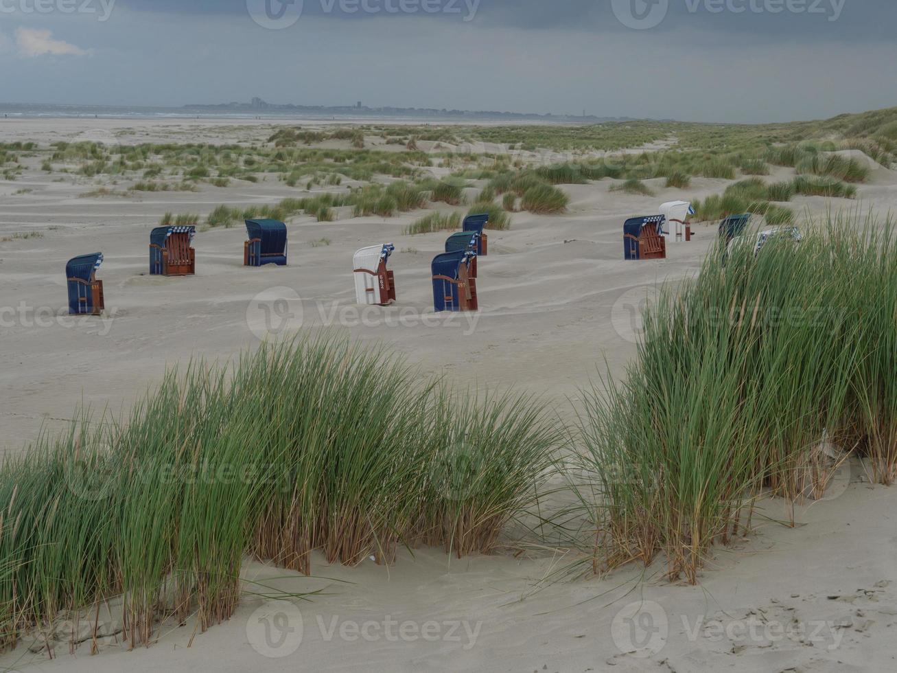 solnedgång på stranden i juist foto