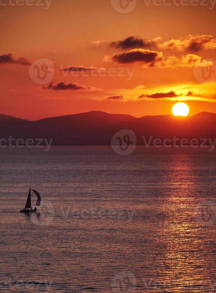 yacht vid solnedgången foto