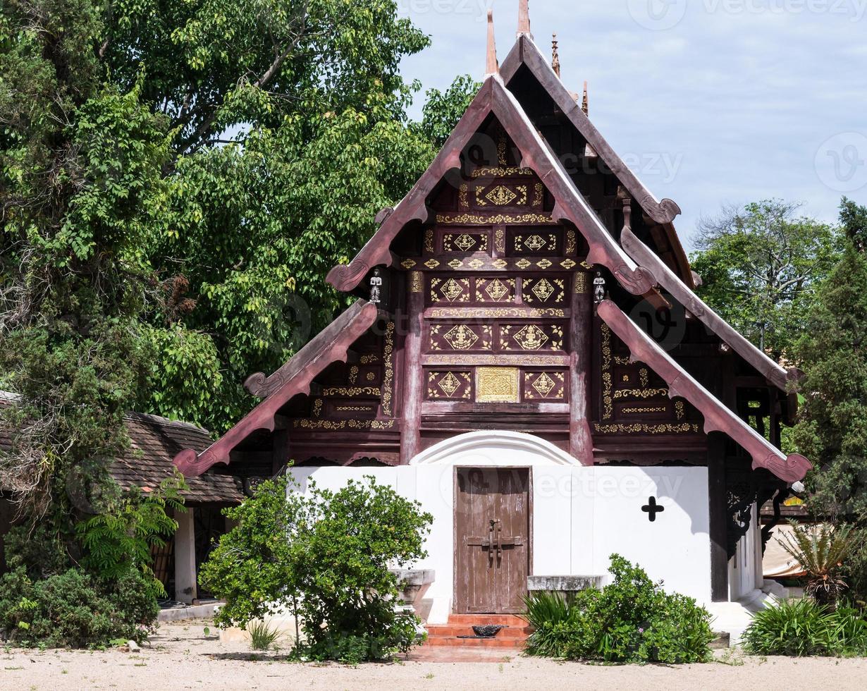 gammal träkyrka foto