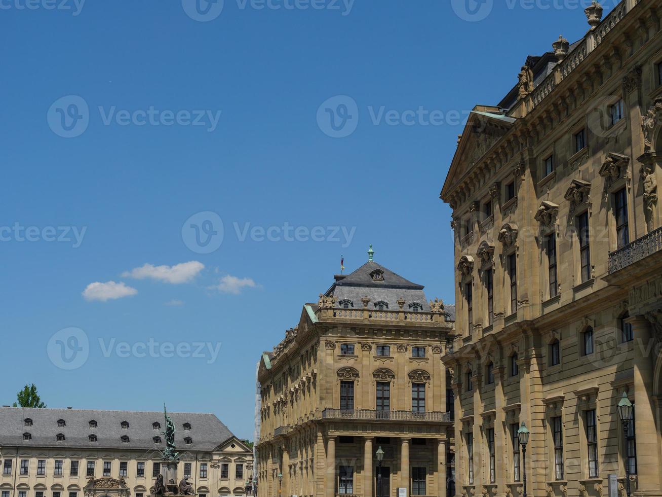 staden wuerzburg vid floden main foto