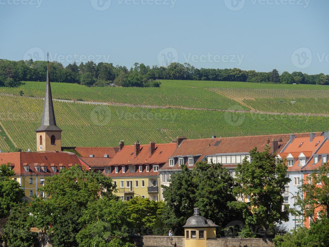 staden wuerzburg vid floden main foto