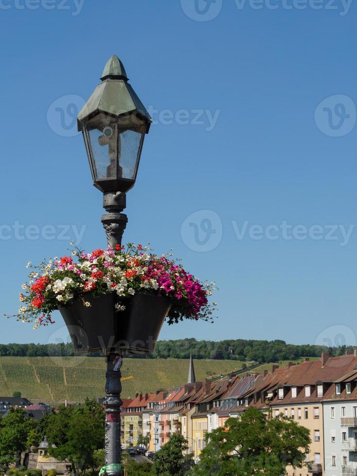 staden wuerzburg vid floden main foto