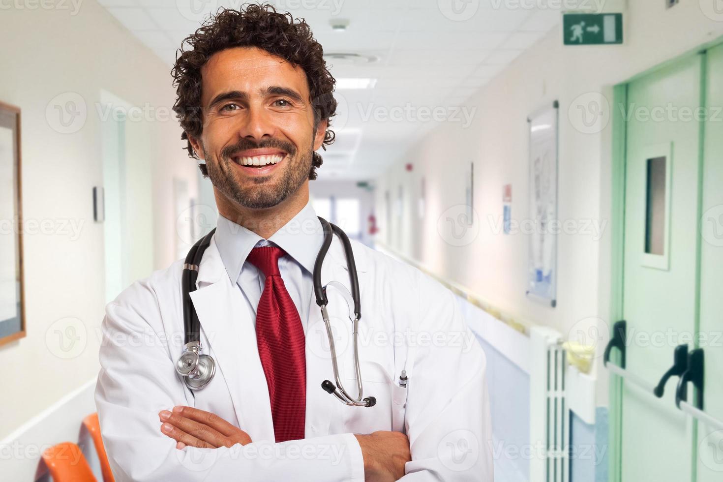 leende läkare porträtt foto