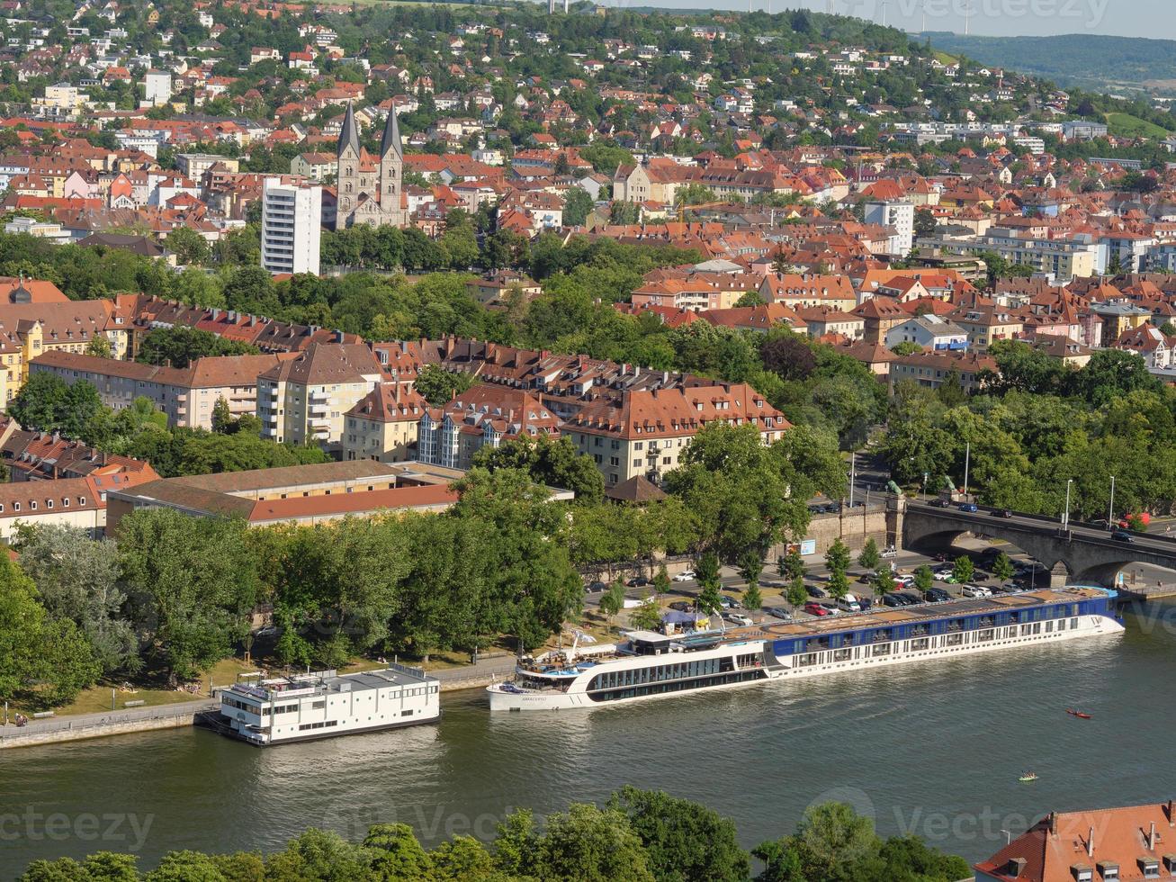 staden wuerzburg vid floden main foto