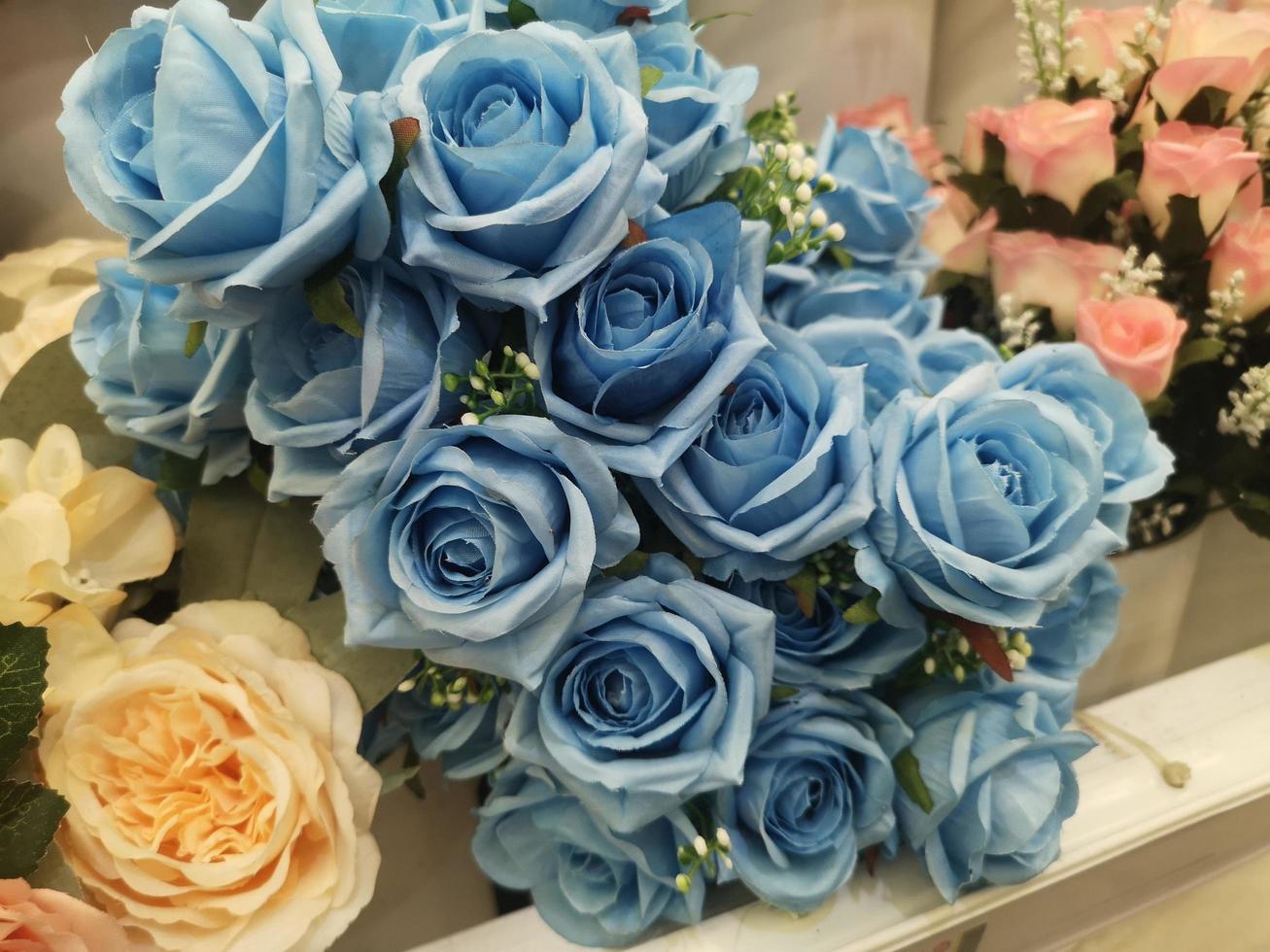 mjuk blå ros handgjorda blommor dekoration dekorativ bakgrund i vintage klassisk ton färg för gratulationskort eller firande event design retro, gjord av tyg och plast, alla hjärtans dag, kärlek foto