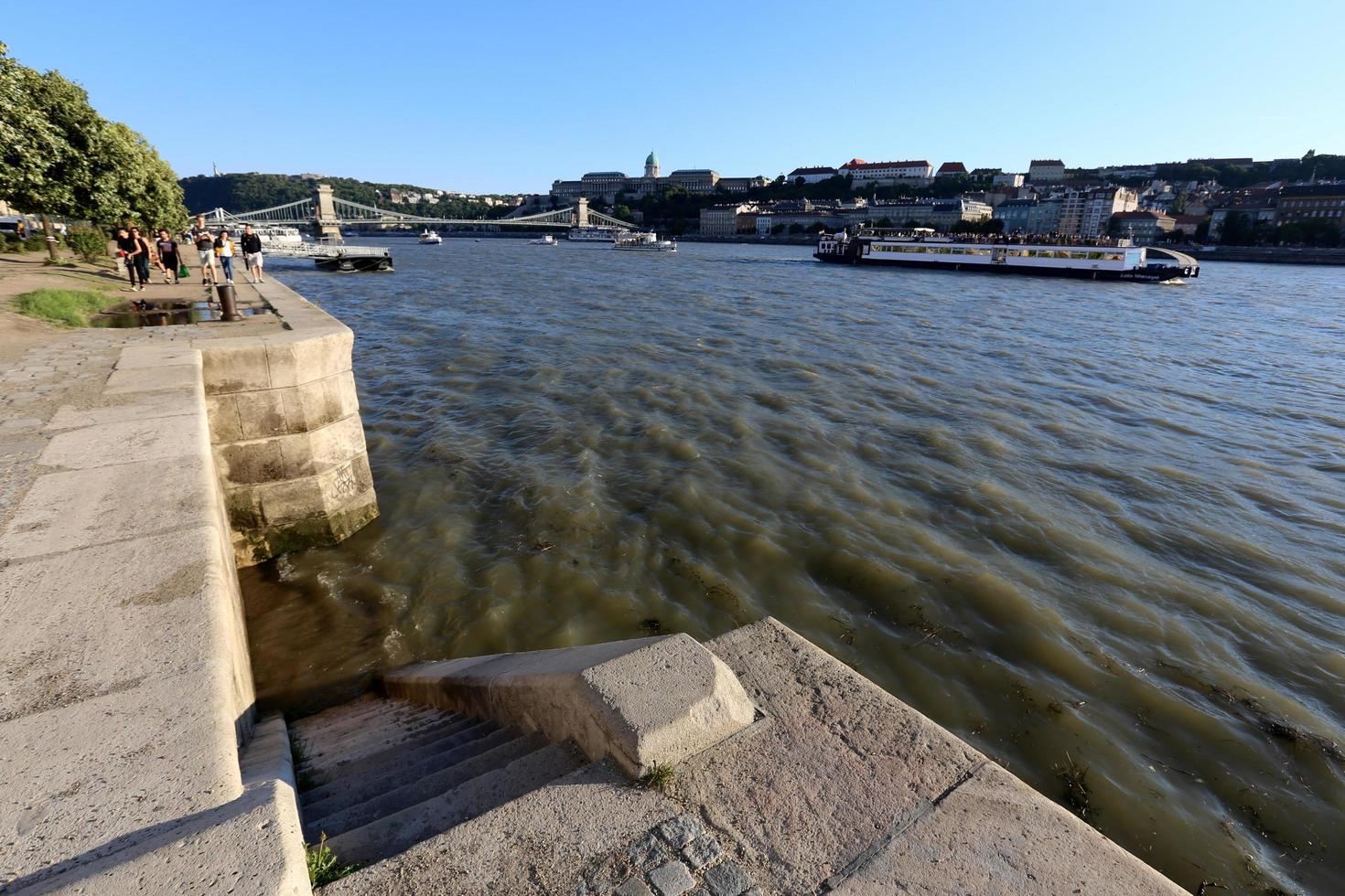 byggnader och strukturer på gatorna i budapest, Ungerns huvudstad. foto