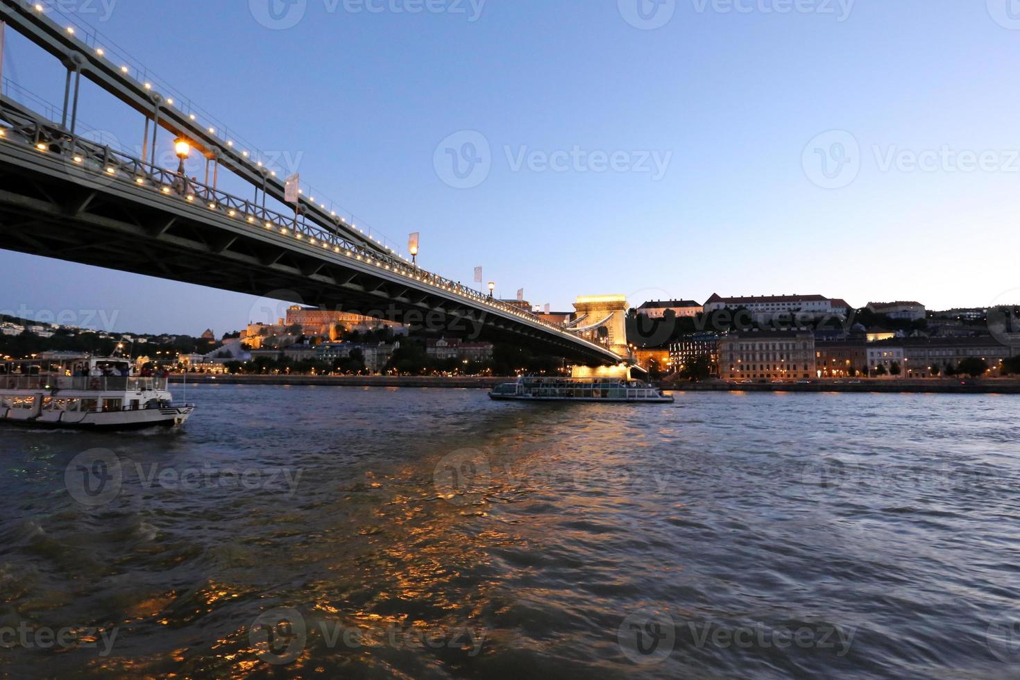 budapest huvudstad i Ungern vid solnedgången foto