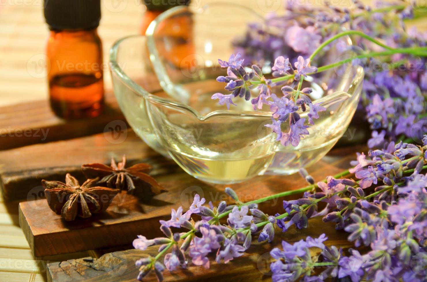 aromaterapibehandling med lavendel foto