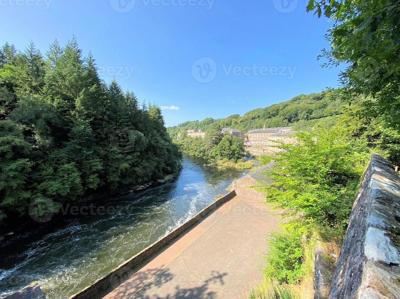 en vy över den skotska landsbygden nära fallen av clyde nära new lanark foto