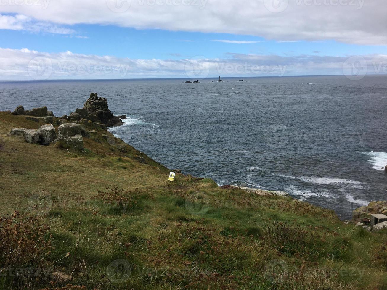 en utsikt över havet vid landslut i cornwall foto