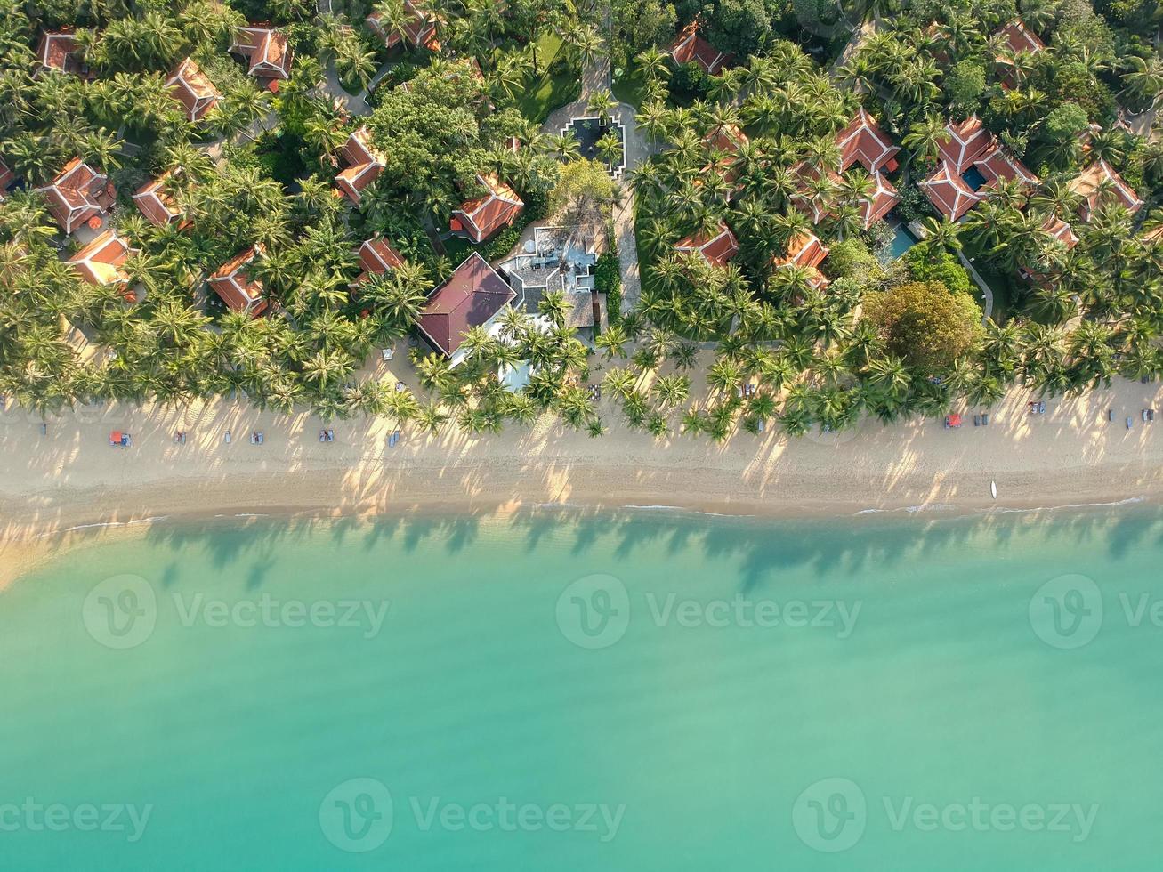 Flygfoto på mae nam beach på koh smaui island, thailand. foto