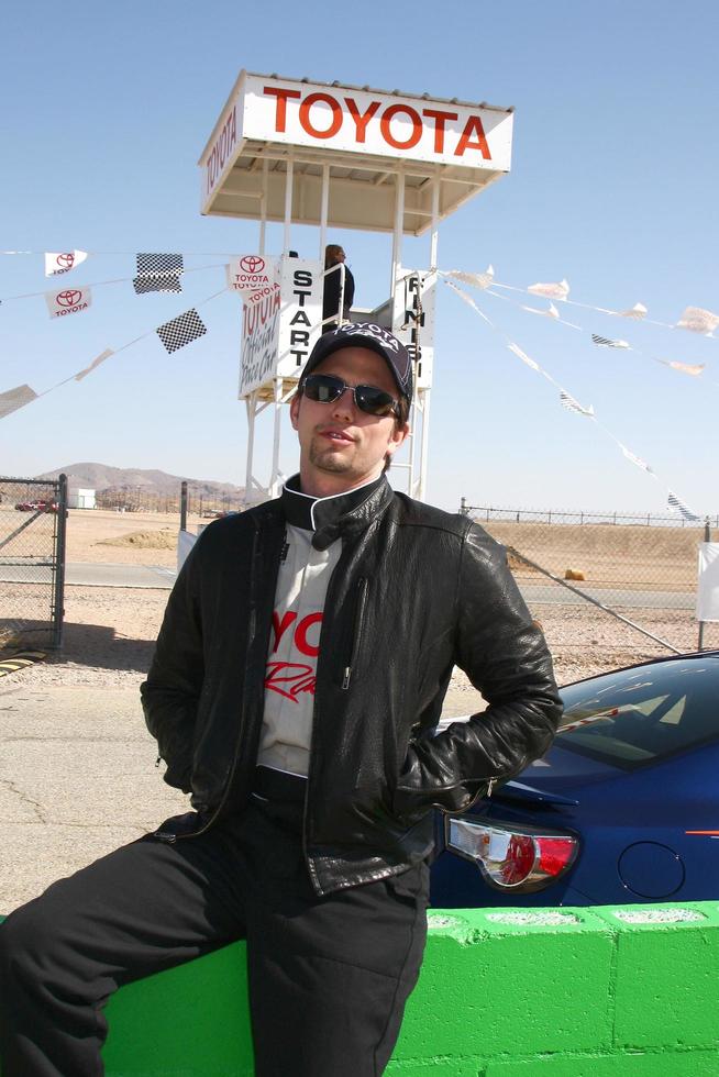 los angeles, 23 mars - jackson rathbone vid den 37:e årliga träningen för Toyota pro kändistävling på willow springs internationella speedway den 23 mars 2013 i rosamond, ca exklusivt foto