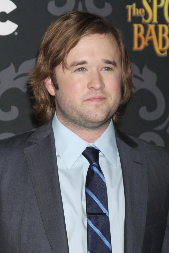 los angeles, 7 januari - haley joel osment på ifc s the spoils of babylon screening på directors guild of america den 7 januari 2014 i los angeles, ca. foto