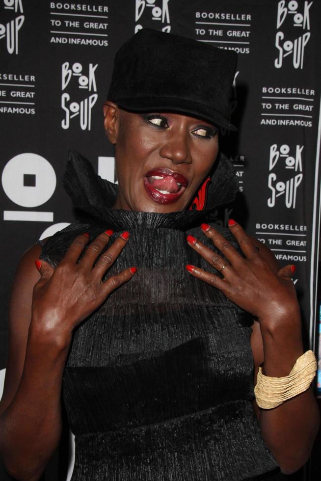 los angeles, 29 sep - grace jones at the grace jones signs I ll never write my memoarer på boken soppa den 29 september 2015 i West Hollywood, ca. foto