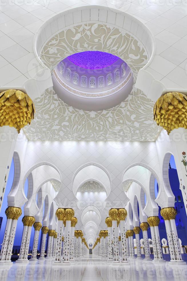 interiör från sheik zayed moské, abu dhabi foto