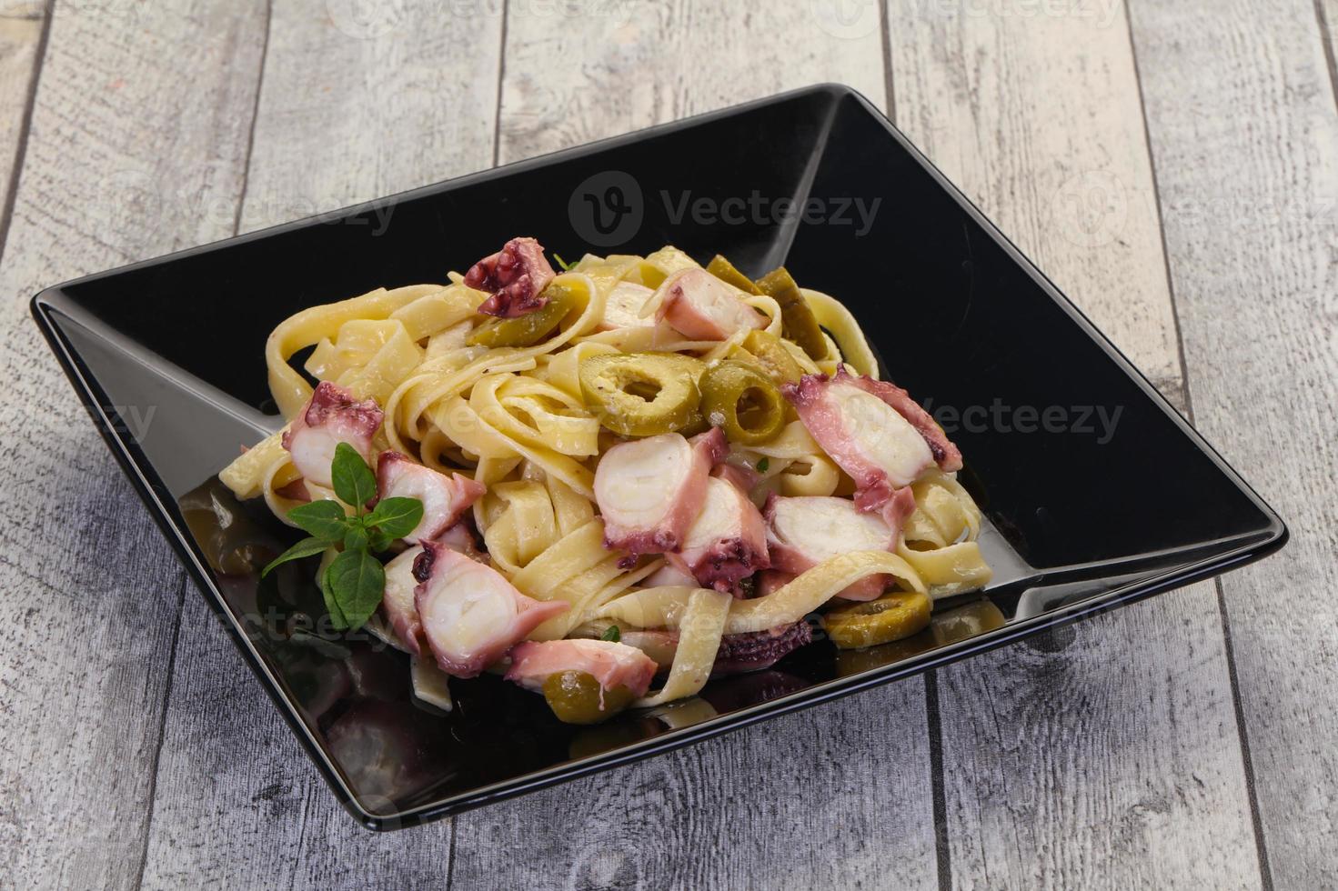 pasta med bläckfisk foto